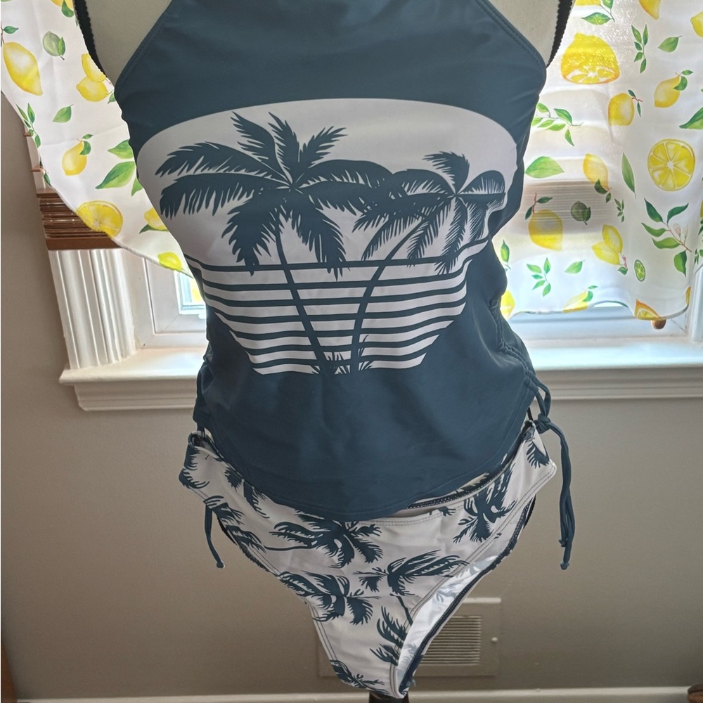 Women’s Palm Tree print Tankini Swimsuit. Brand New Size L